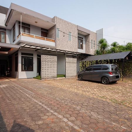Reddoorz Plus Near Kelapa Dua Kebon Jeruk Jakarta Exterior photo