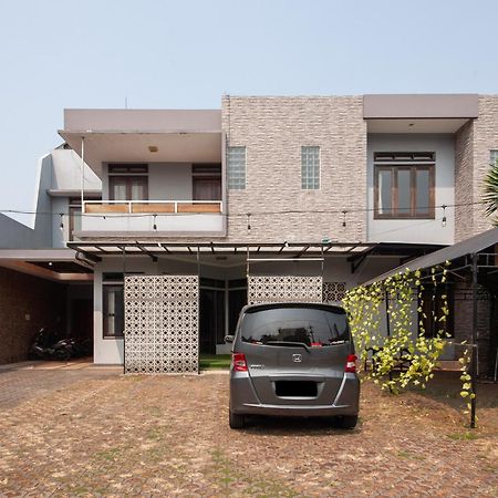 Reddoorz Plus Near Kelapa Dua Kebon Jeruk Jakarta Exterior photo