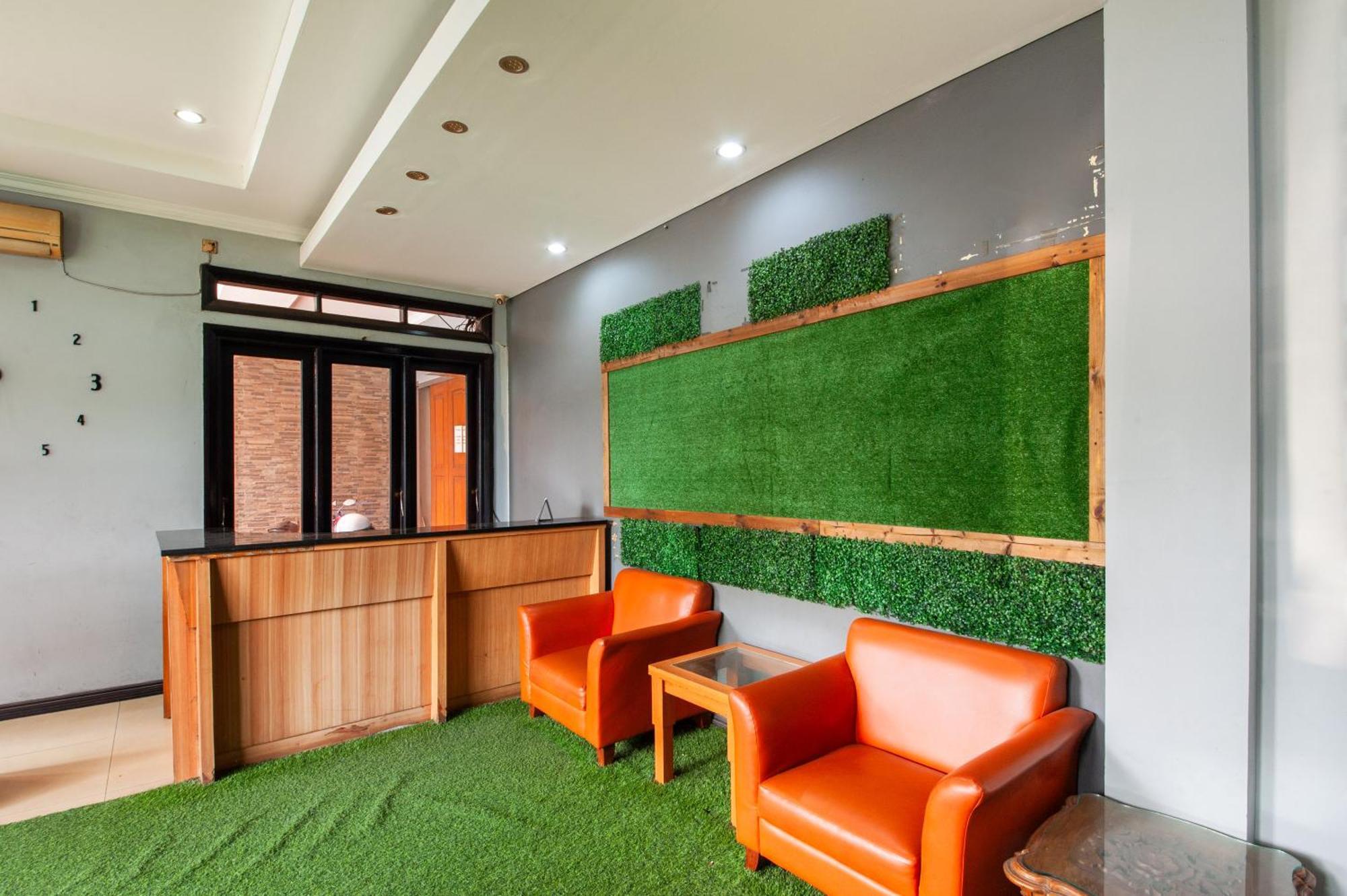 Reddoorz Plus Near Kelapa Dua Kebon Jeruk Jakarta Exterior photo