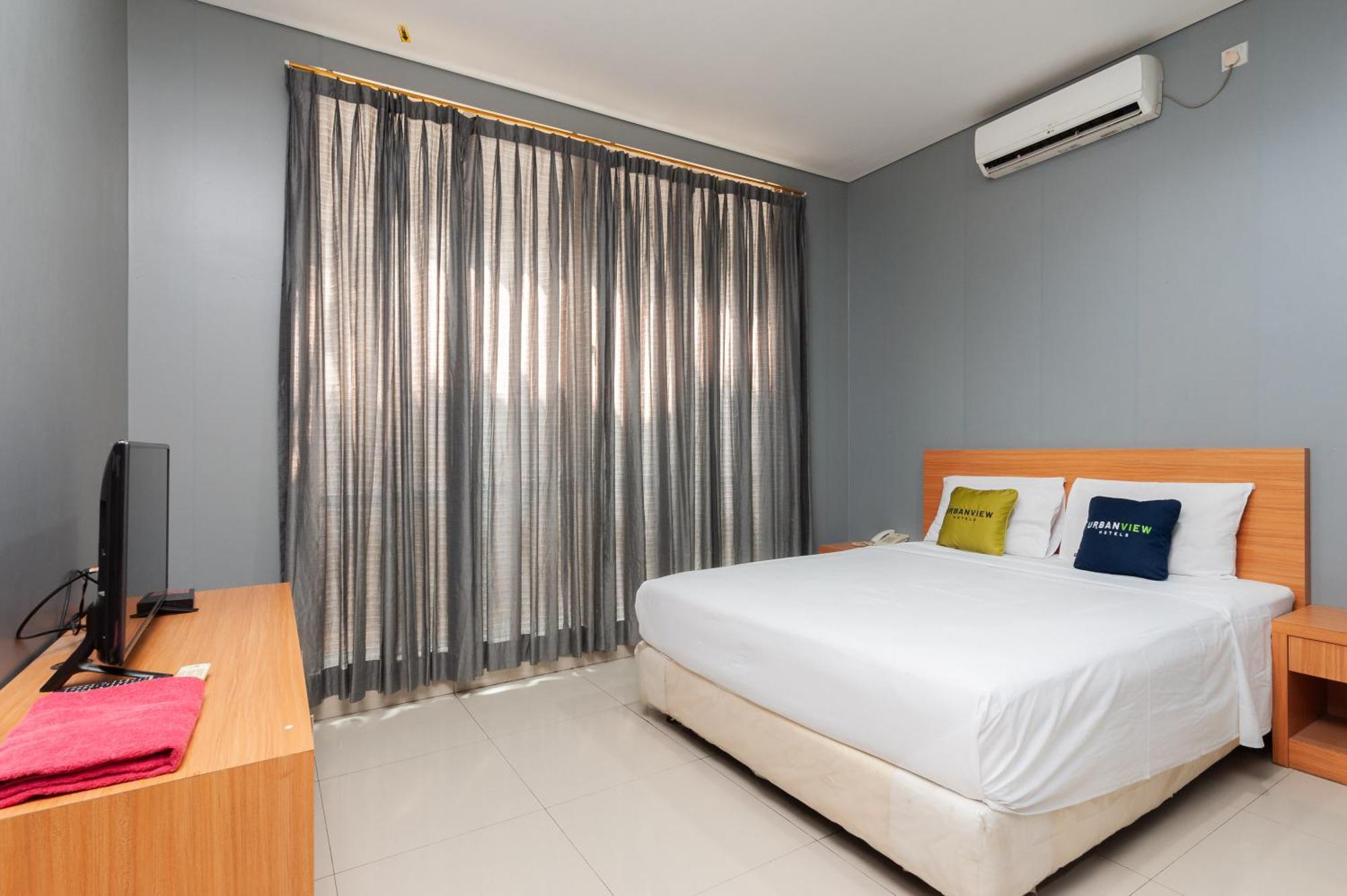 Reddoorz Plus Near Kelapa Dua Kebon Jeruk Jakarta Exterior photo