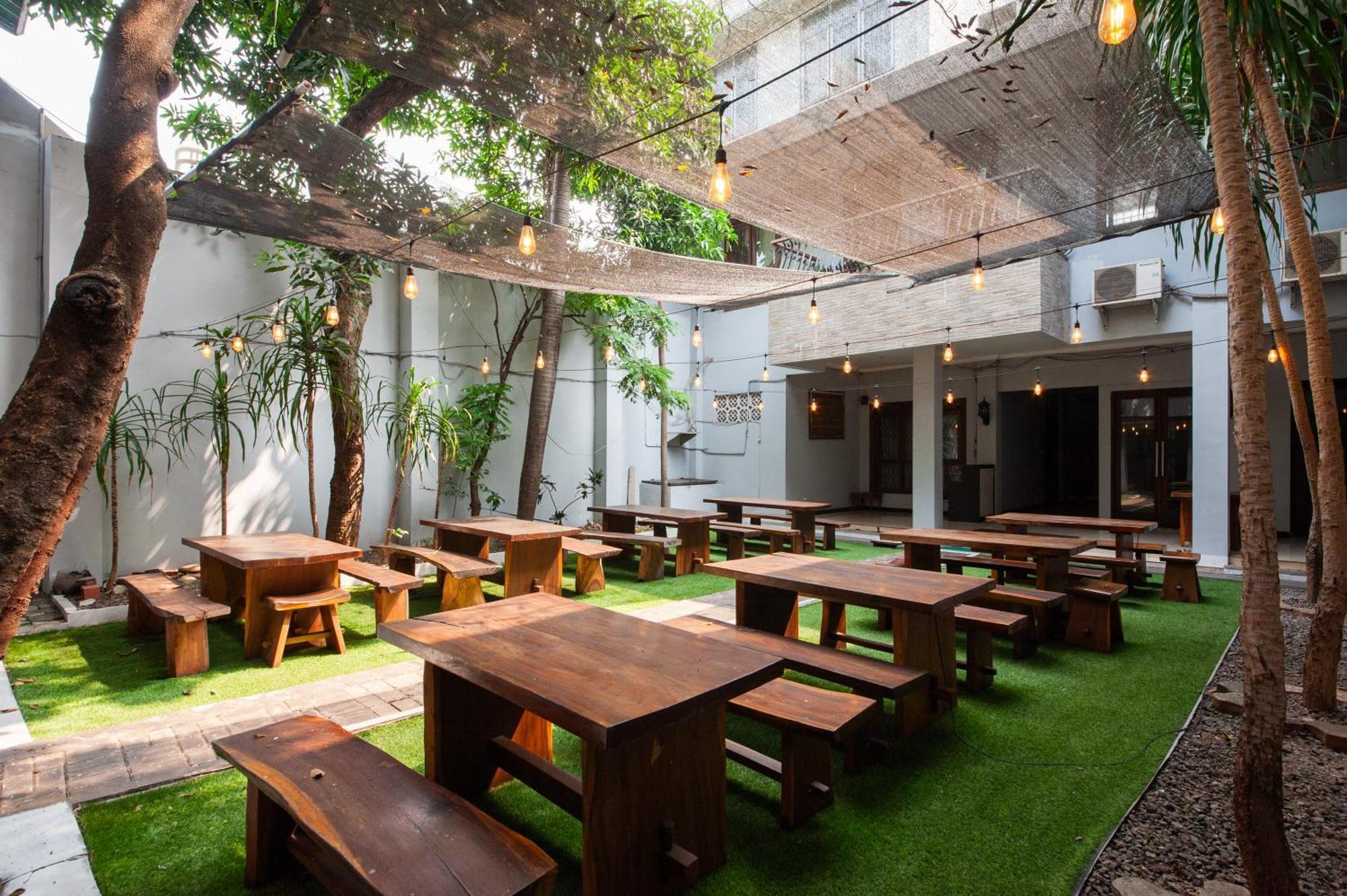 Reddoorz Plus Near Kelapa Dua Kebon Jeruk Jakarta Exterior photo