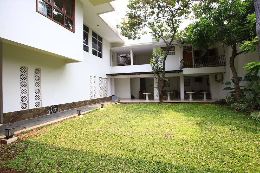 Reddoorz Plus Near Kelapa Dua Kebon Jeruk Jakarta Exterior photo